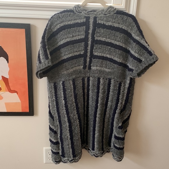 Anne Klein, Sz M, short sleeve sweater vest in Italian yarn. - Picture 5 of 6